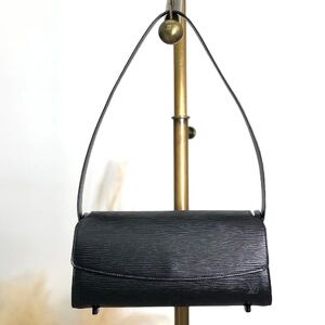 LOUIS VUITTON EPI Black Shoulder Bag - VINTAGE